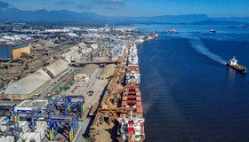 Em leilão inédito, canal do Porto de Paranaguá é concedido a consórcio de brasileiros e belgas Em leilão inédito, canal do Porto de Paranaguá é concedido a consórcio de brasileiros e belgas