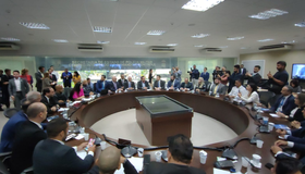 Em reunião com parlamentares Castro diz que receberá Moraes na segunda Em reunião com parlamentares Castro diz que receberá Moraes na segunda