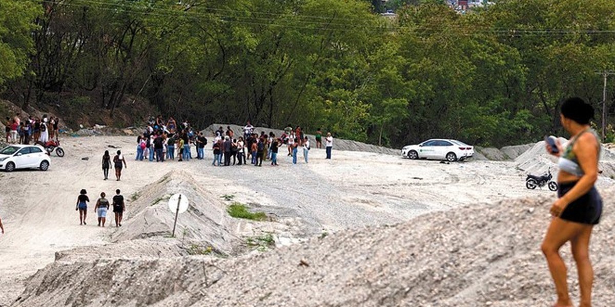 Repórter do GLOBO acompanhou buscas por corpos na mata onde houve mais mortes