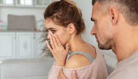 Síndrome da Chapeuzinho Vermelho: como identificar sinais de comportamento abusivo em relacionamentos Síndrome da Chapeuzinho Vermelho: como identificar sinais de comportamento abusivo em relacionamentos