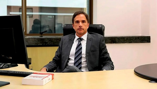 Tribunal afasta juiz que abriu crise na Lava-Jato e investiga denúncia de furto de champanhes