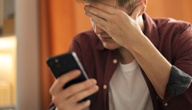 Está consumindo muita notícia ruim sem se aprofundar? Entenda o doomscrolling Está consumindo muita notícia ruim sem se aprofundar? Entenda o doomscrolling